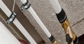 Замена труб водоснабжения в квартире: цена от 2108 руб. - СантехДомНзр